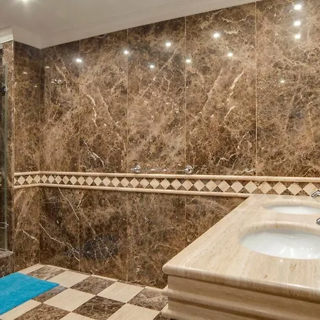 218 Puerto Banus Front Line 270 Meters Apartament Marbella